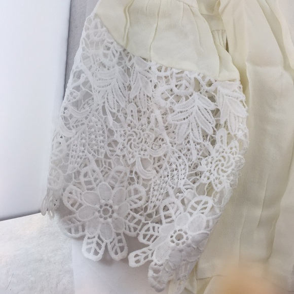 HALE BOB DELICATE & SLIGHTLY SHEER OVERSIZED OFF-WHITE LACY DETAIL BOHO TOP - Picture 3 of 6